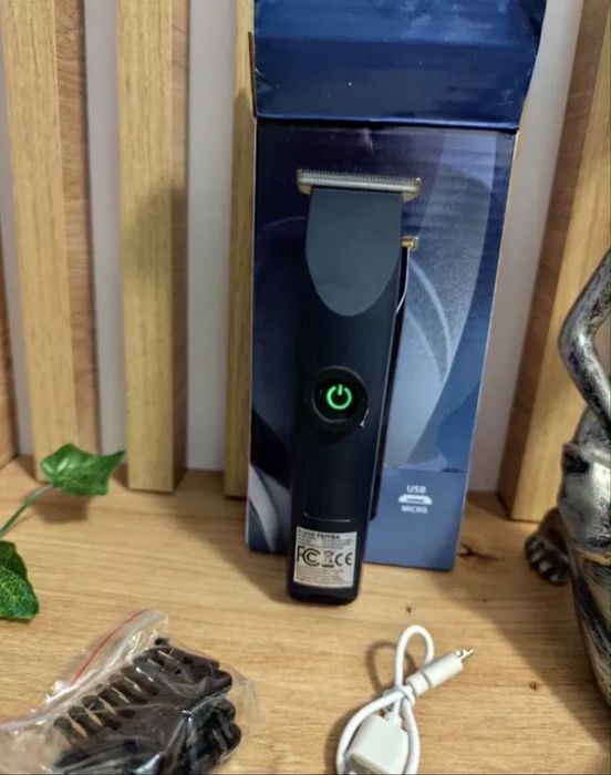 NOU Aparat ras barbierit reincarcabil USB