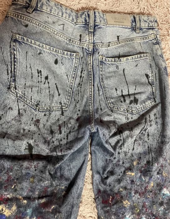 Nume piesa: Chaos & Color Blugi stradivarius personalizati