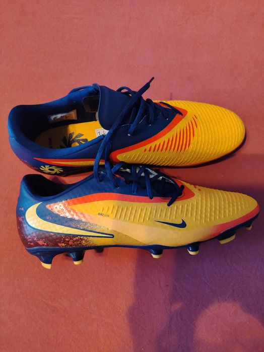 Vând crampoane și adidași