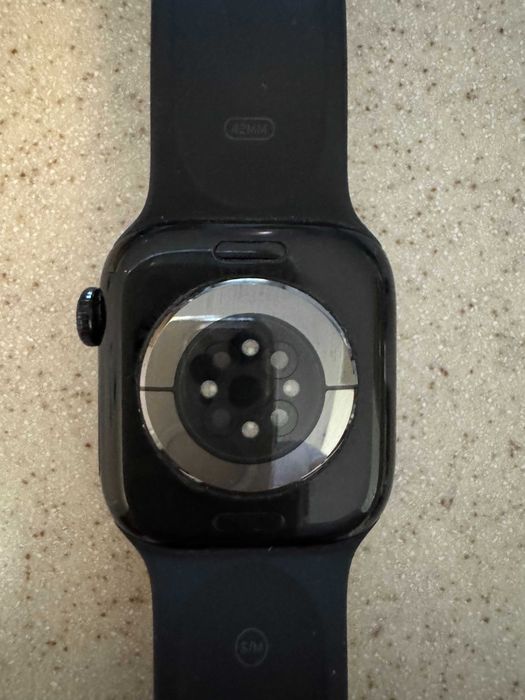 Продавам Apple Watch series 10(GPS}