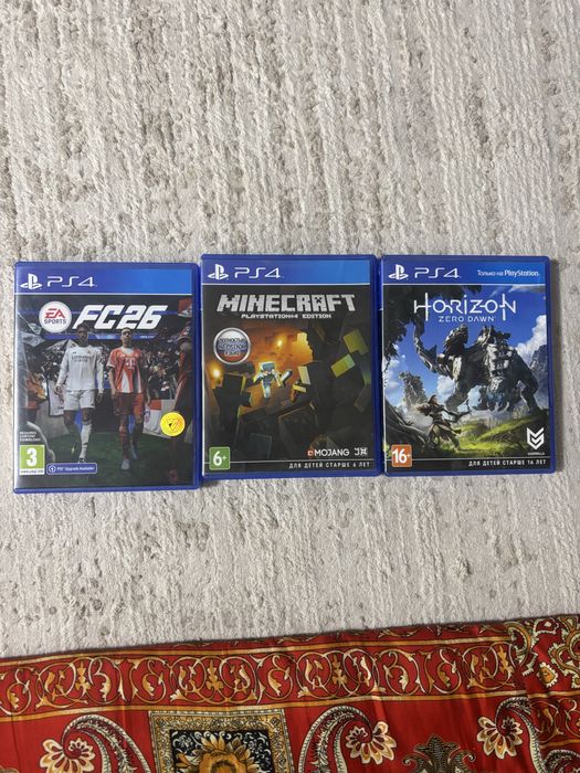 Продам пс4 в наличий 3 игры