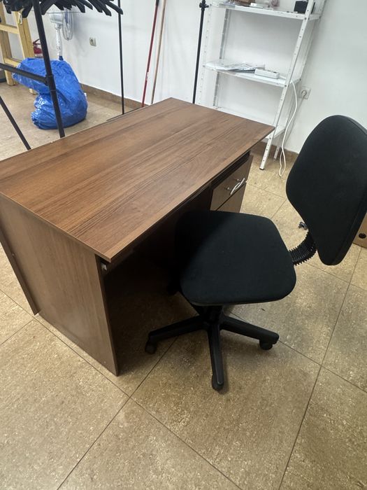 Birou cu scaun inclus