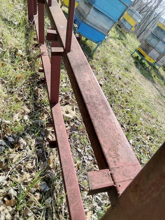 Продавам пчеларска платформа.