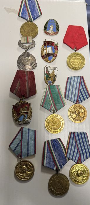 Лот от стари медали и значки