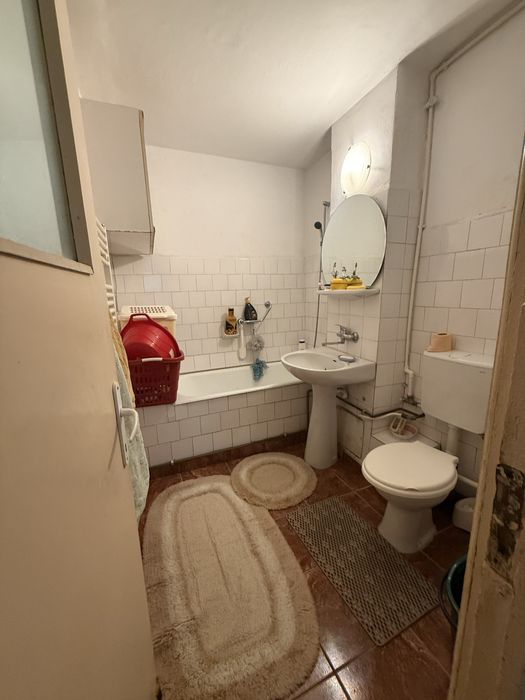 VÂND Apartament 4 Camere Decomandat Bilateral, 82,9 mp, 2 Băi, Et.2/4, Centrală, Boxă - Craiovita Nouă