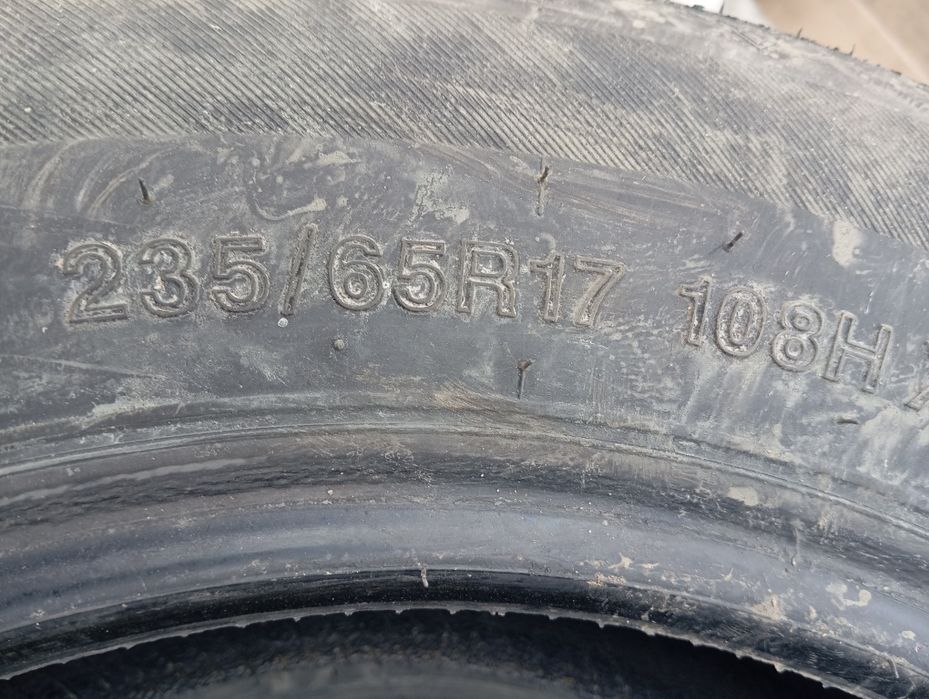 Продам  летние шины 235/65/17