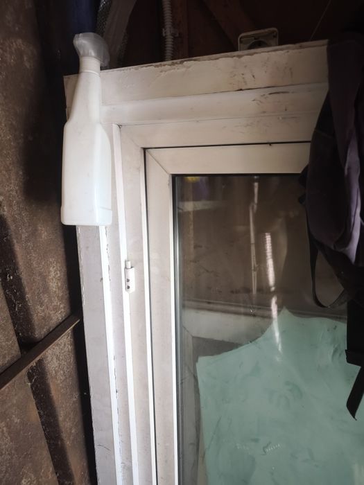 Geam termopan cu rama inclusa și pervaz exterior