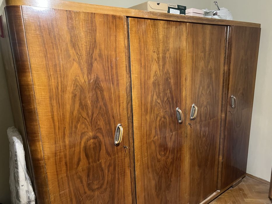 Масивен четирикрилен ретро гардероб.УНИКАЛНА ИЗРАБОТКА!
