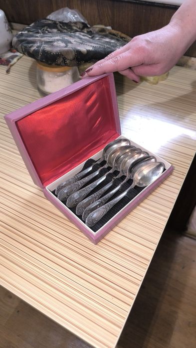 Ложки мельхиоровые.