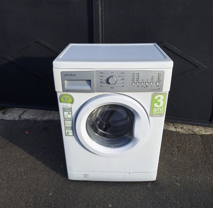 LICHIDARE DE STOC.  Masină de spălat rufe Arctic  / cbb 12168