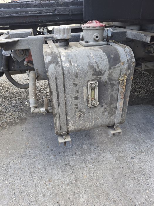 Гидравлический бак [ гидробак]