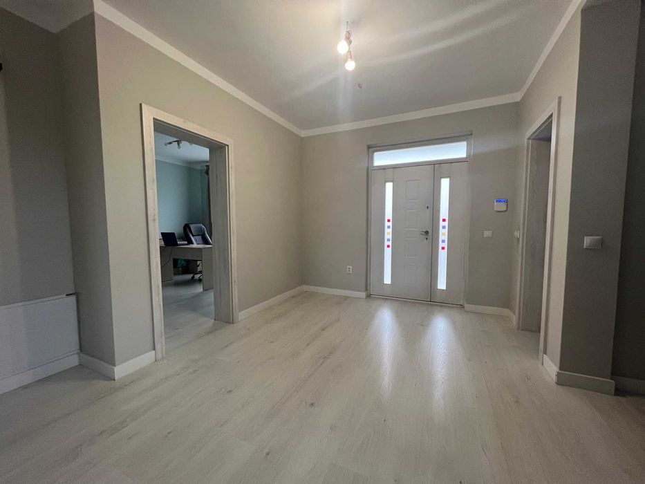 PF vand  casă individuală spațioasă – 181 mp utili și garaj inclus, str. Oasului