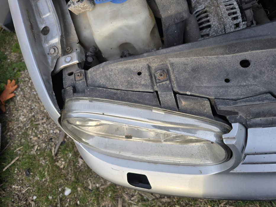 Vând bară față • capotă motor • trager complet • far pt VW Golf 4