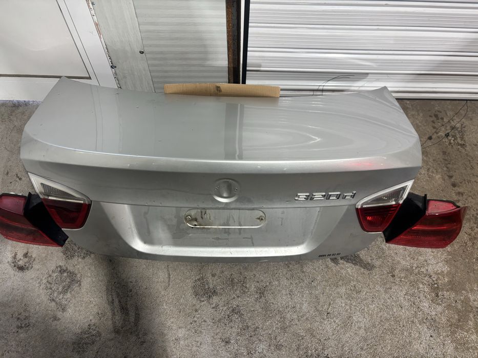 Заден капак със стопове за bmw e90