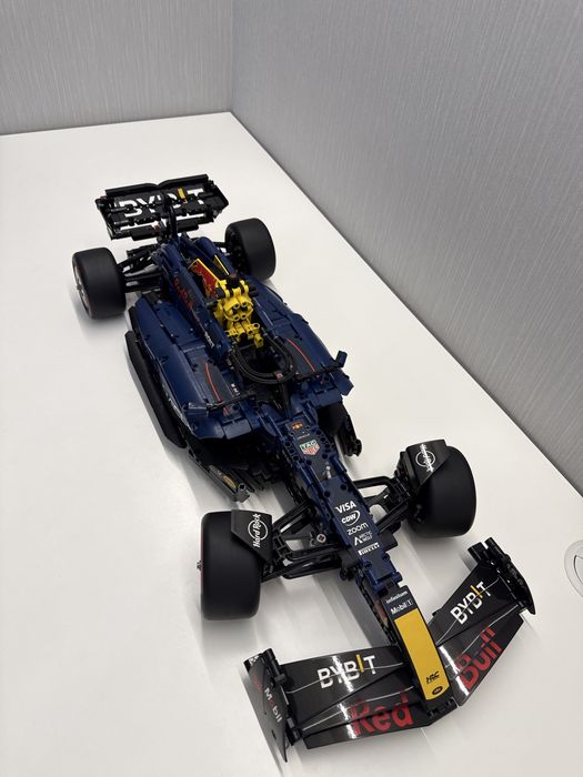Болид LEGO Technic Oracle Red Bull Racing RB20 F1.(LUX аналог LEGO).