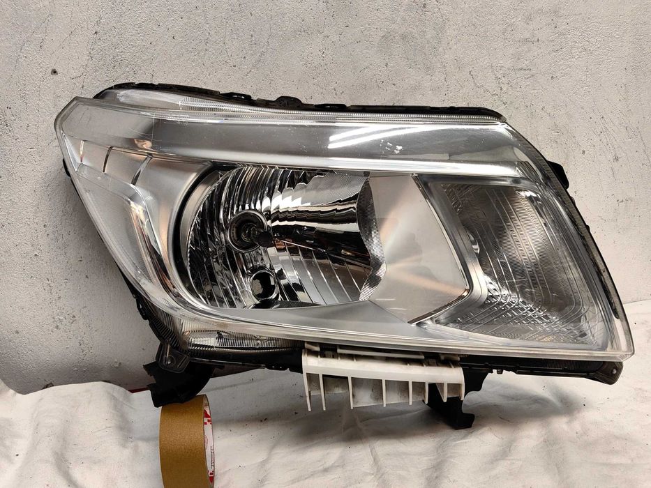 Оригинален фар Нисан Навара  Nissan Navara  2012