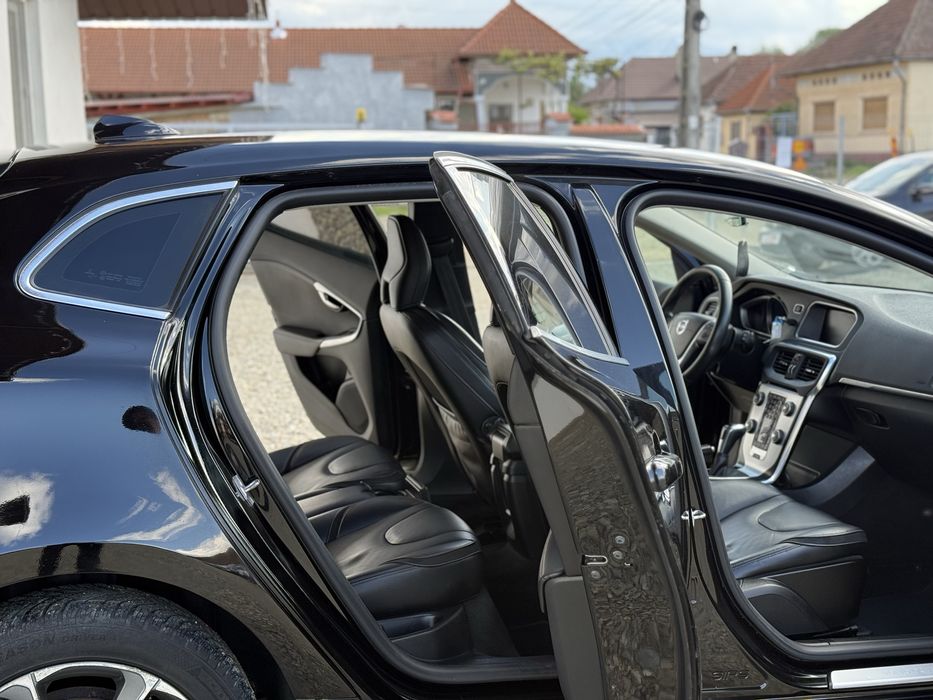 Volvo V40 12/2015 Euro 6 2.0 Manual SE POATE IN RATE