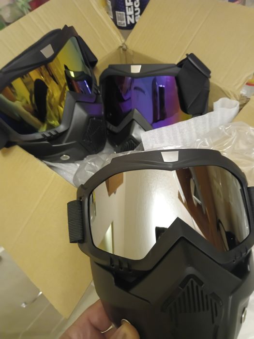 Защитна маска  и слънчеви очила