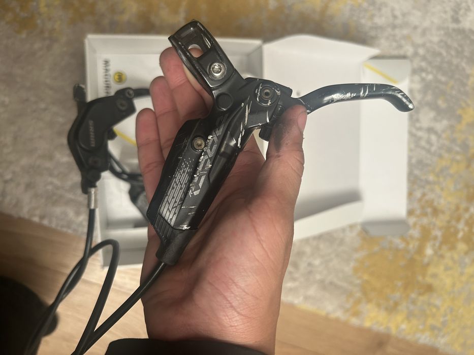 Sram code r aproape noi