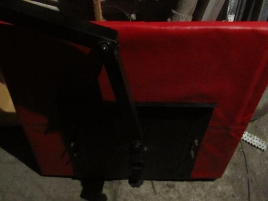 Продавам стойка за телевизор за стена