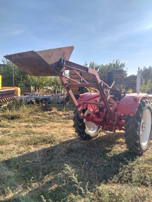 Încărcător spate tractor