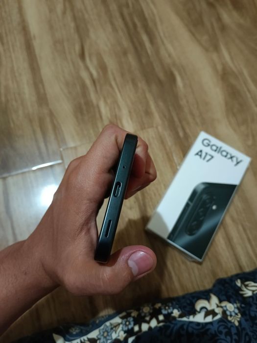 Срочно Продам самсунг А17
