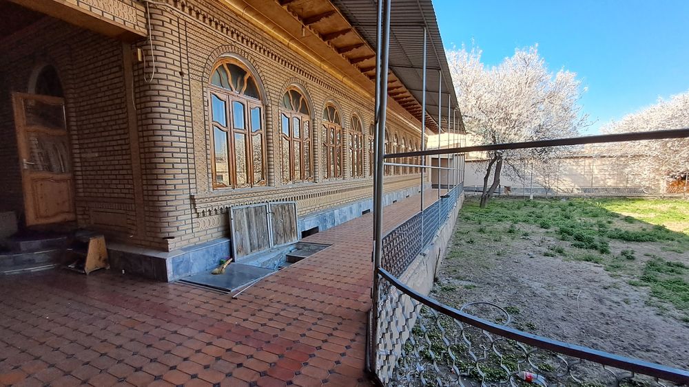 Салар! Про-ся возле речки 23-соток дом 12-комнат