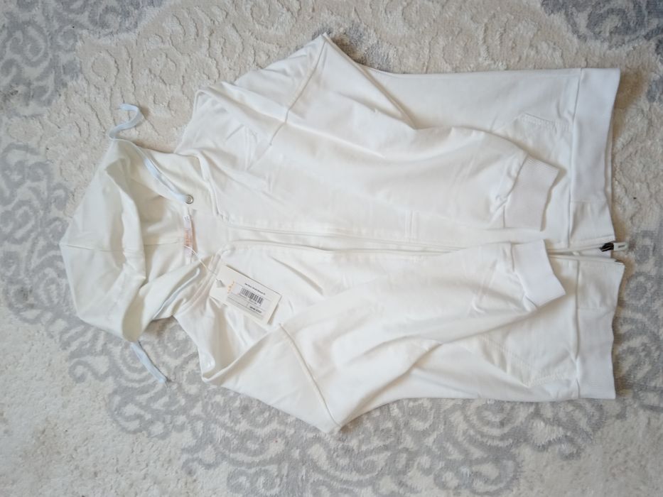 Вещи новые с этикетками стоит