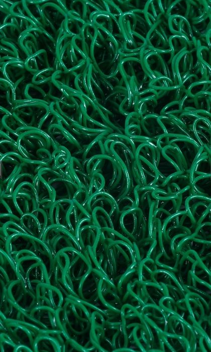 Covor din  plastic . Covor antiderepant. Covor verde 12mm preti pe m2