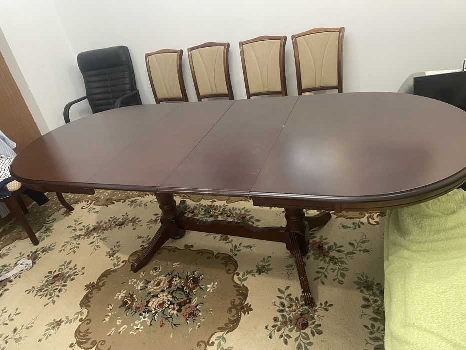 Стол обеденный для гостинной