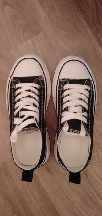 Продам новые кеды