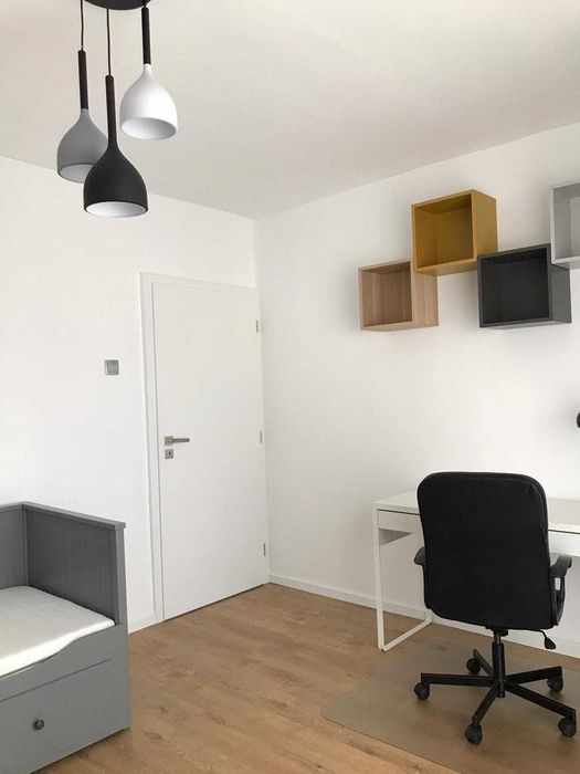 Apartament 3 camere, str Bucuresti, vis-a-vis de blocul Spray