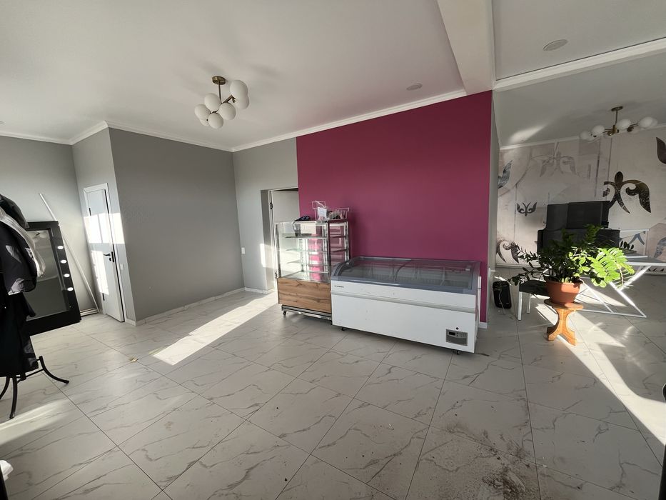 Продается новый витринный морозильник