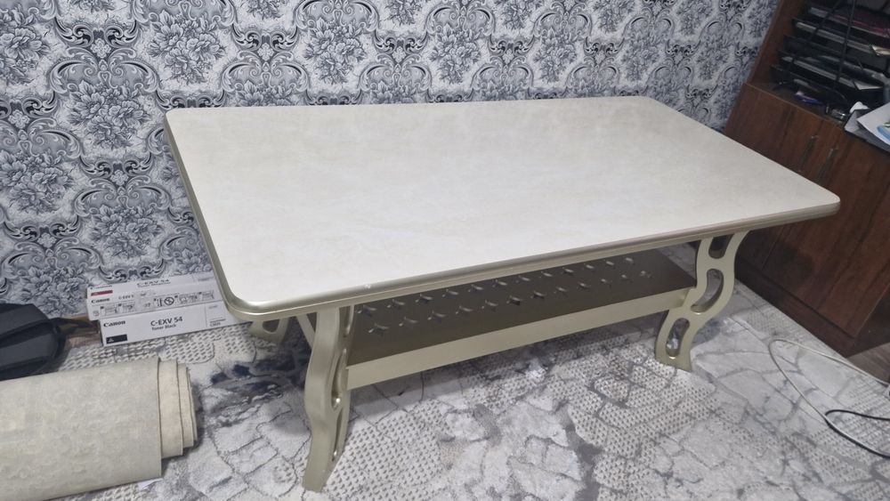 Продается журнальный стол