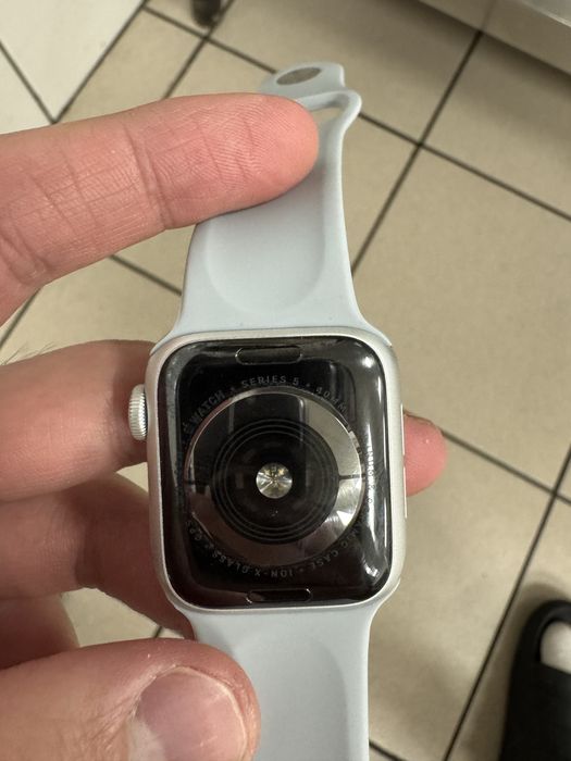 продам apple watch 5 40mm