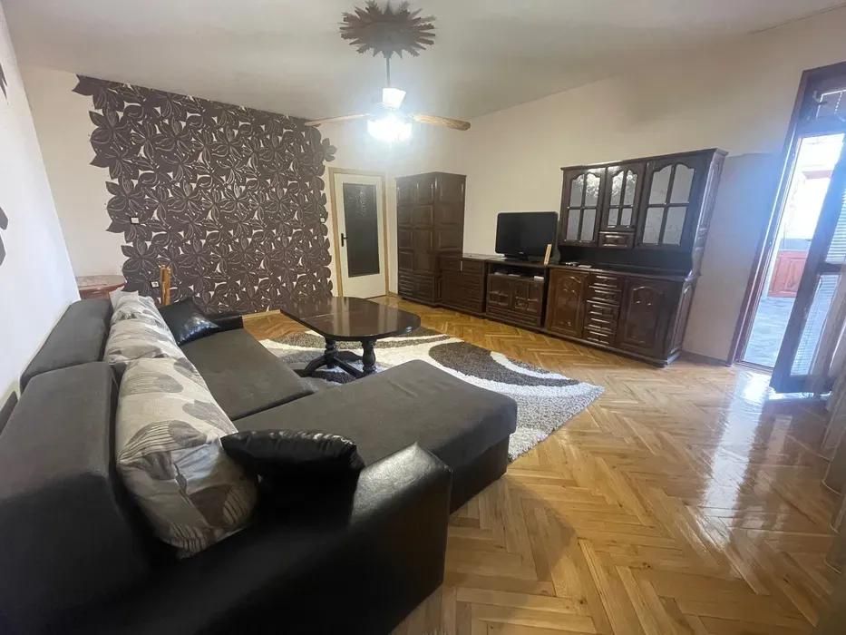 Дава се под наем Четиристаен апартамент в Варна, Младост 1 - 160 кв.м за 478.38 € - Снимка #1