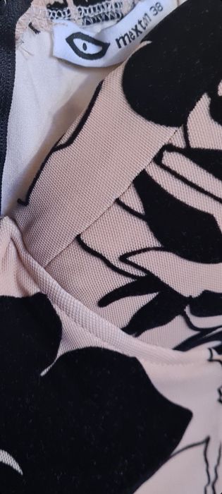 Rochie bej  cu aplicatii catifea neagra