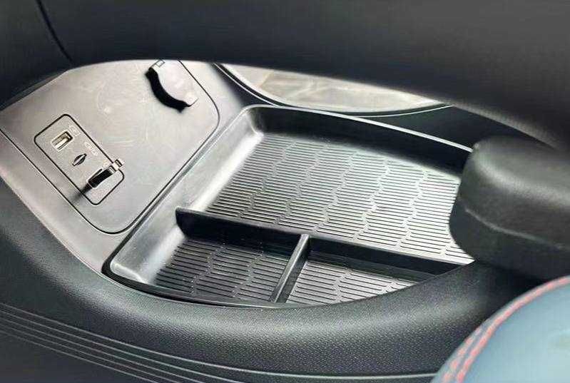 BYD Yuan Plus —  Органайзер под консоль