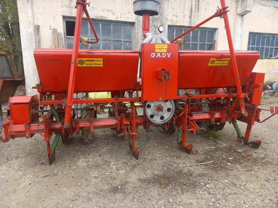 Semanatoare porumb BEKER . .