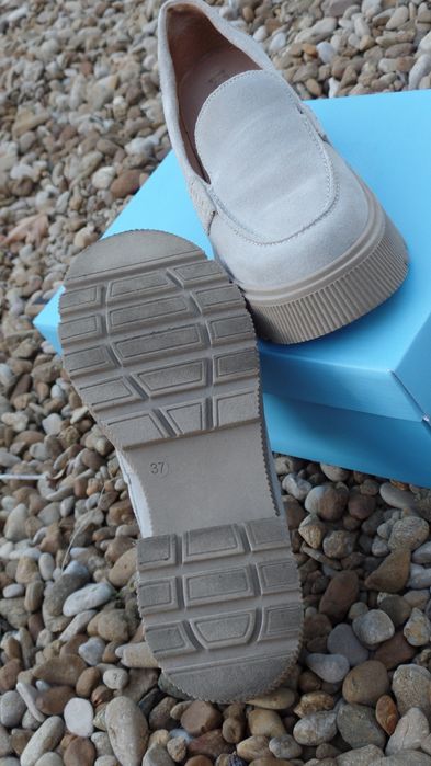 Дамски лоуфъри в бежов цвят, естествен велур