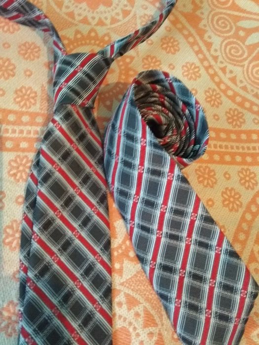 Продается галстук мужской.