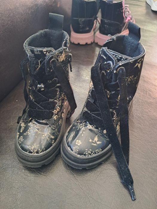 Детски обувки за момиче.