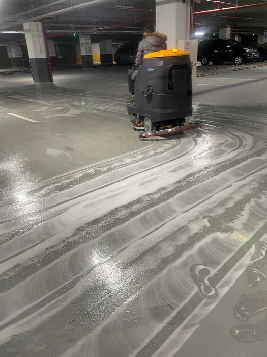 Очиститель QTP0110 -Удаляет следы от резины и масла с полов