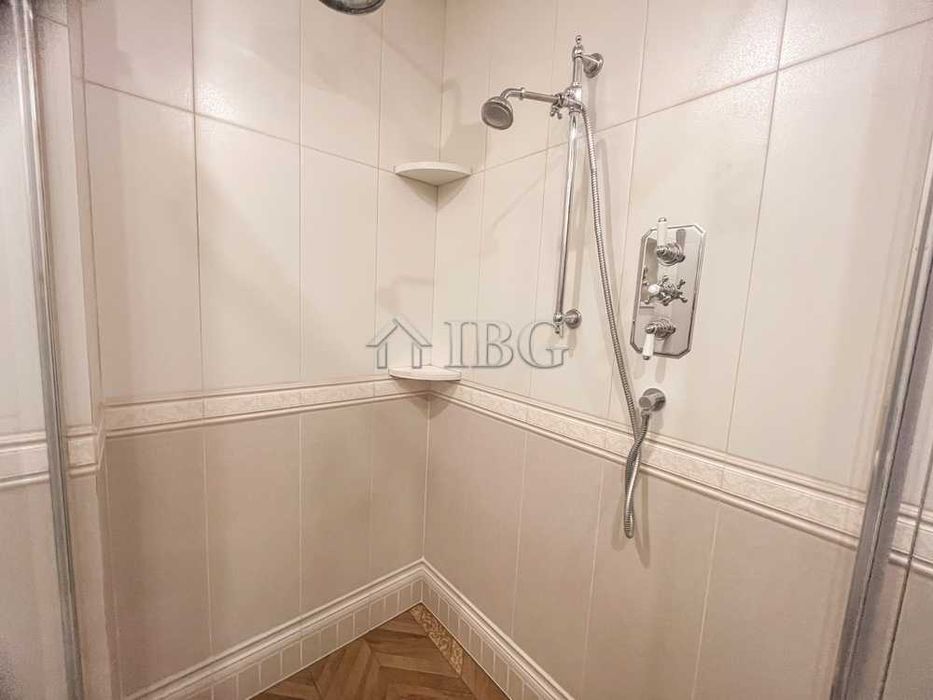 Дава се под наем Двустаен апартамент в Русе, Център - 62 кв.м за 561 € - Снимка #9