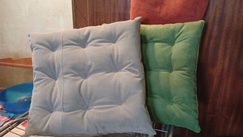 Сидушки для кресел, стульев и т.п.,толстые .