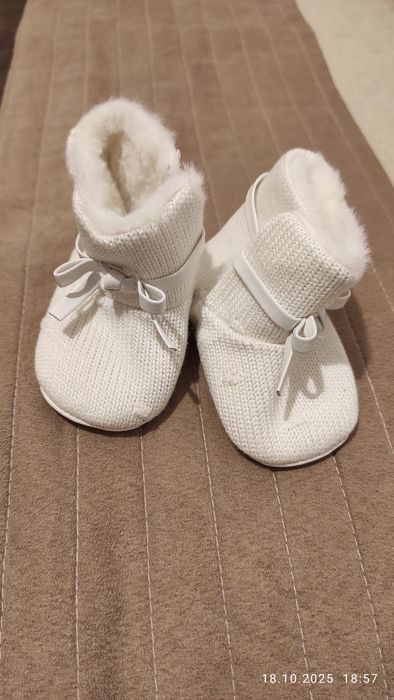 Vând ghetuțe bebeluși Mayoral noi nr 17