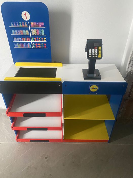 Magazin Lidl de lemn