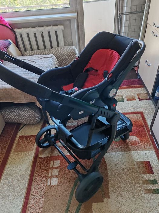 Продам детскую коляску  3 в 1