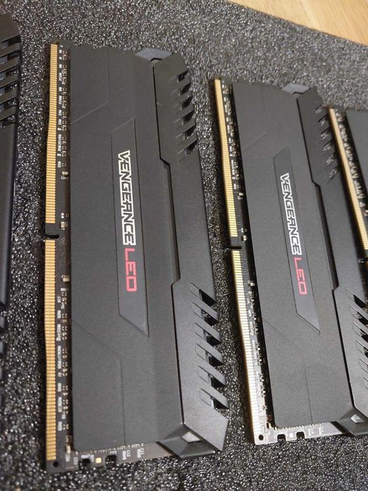 16GB 3400Mhz CL16 - Corsair Vengance LED налични общо (4x8GB) DDR4