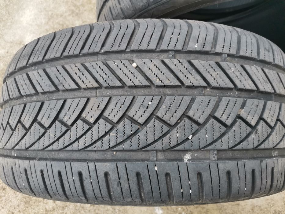 Всесезонни гуми 235/40/18